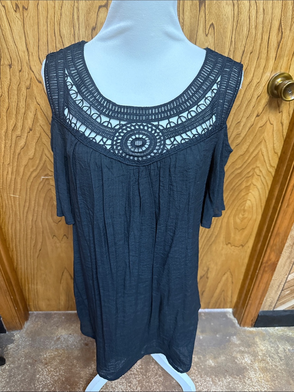Catalina Swim Cover Black Cold-Shoulder Top with Crochet Yoke Small